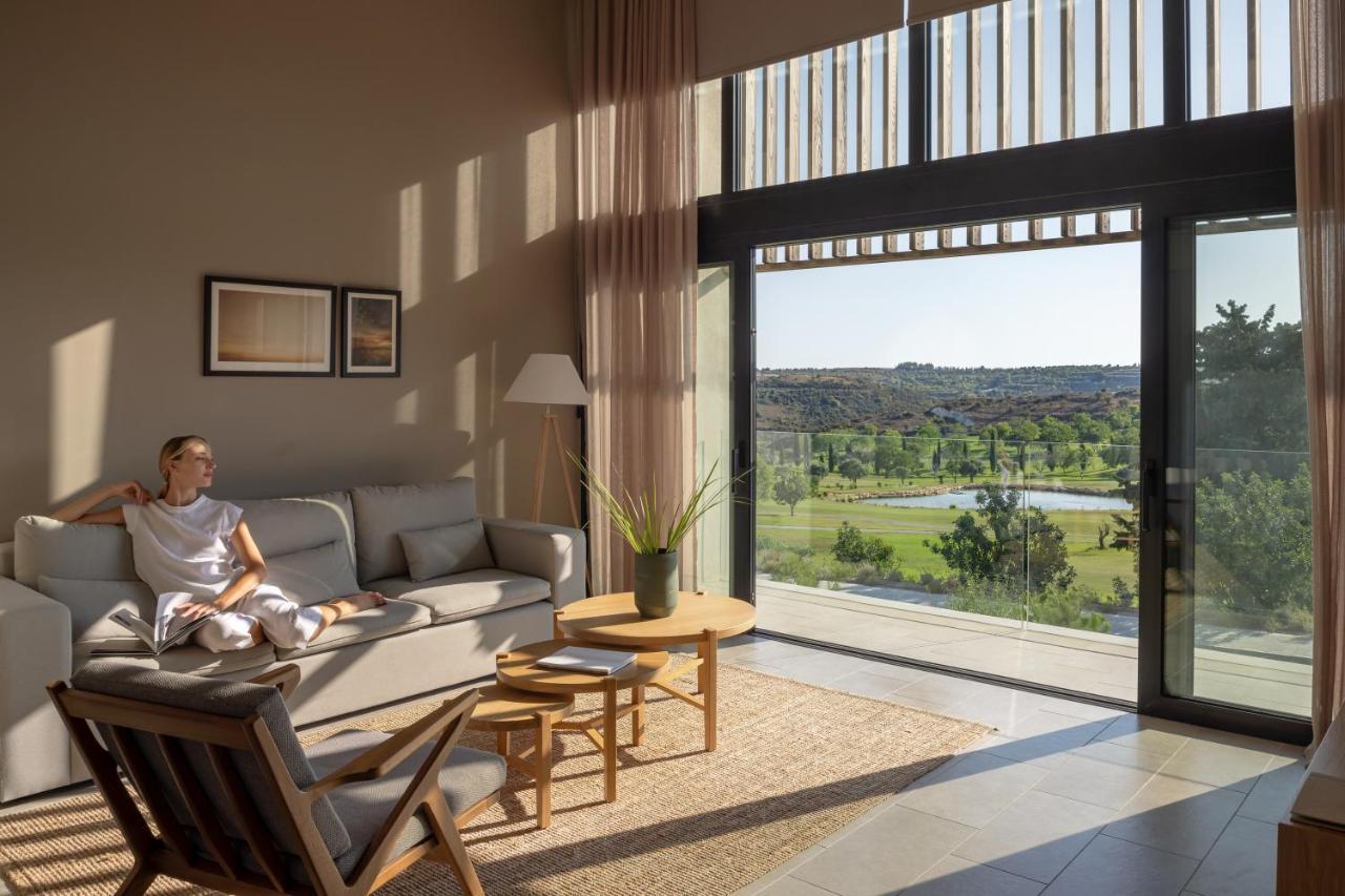 Minthis Resort Tsadha 외부 사진 Interior of a house