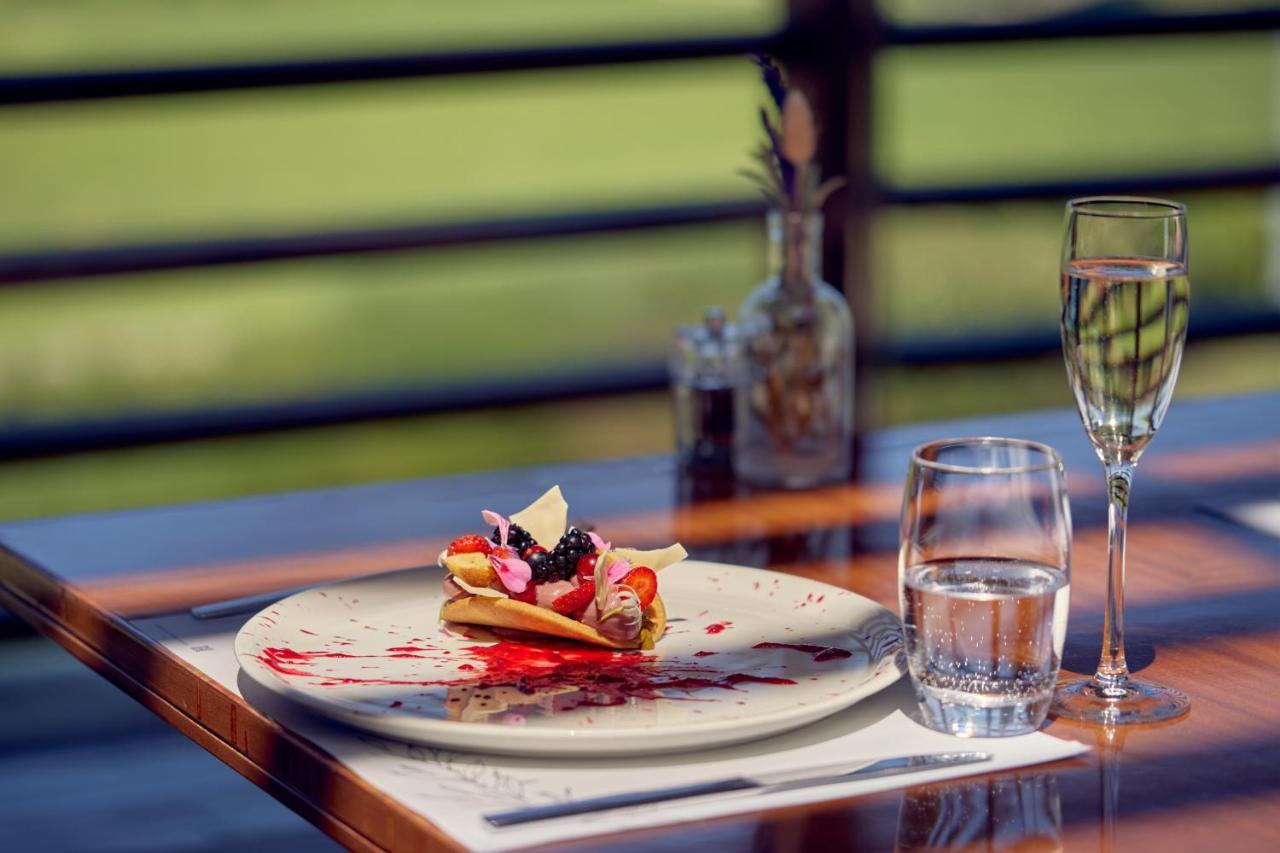 Minthis Resort Tsadha 외부 사진 A dessert